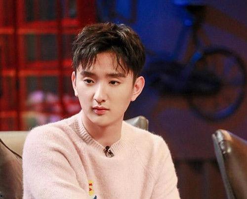 圈内人爆料于小彤微博,圈内人揭秘娱乐圈不为人知的一面 第1张 圈内人爆料于小彤微博,圈内人揭秘娱乐圈不为人知的一面 第1张